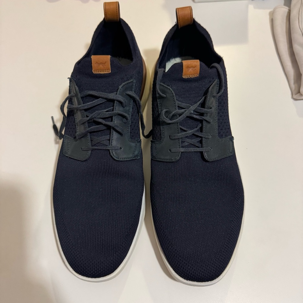 Blue Low-Top Sneakers with White Sole